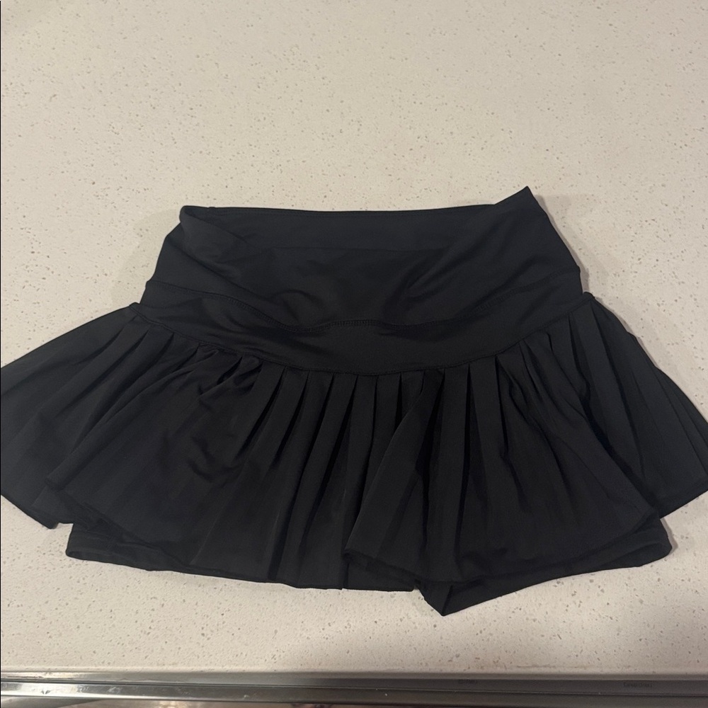 Gold Hinge Black Pleated Skirt - Picture 3 of 3
